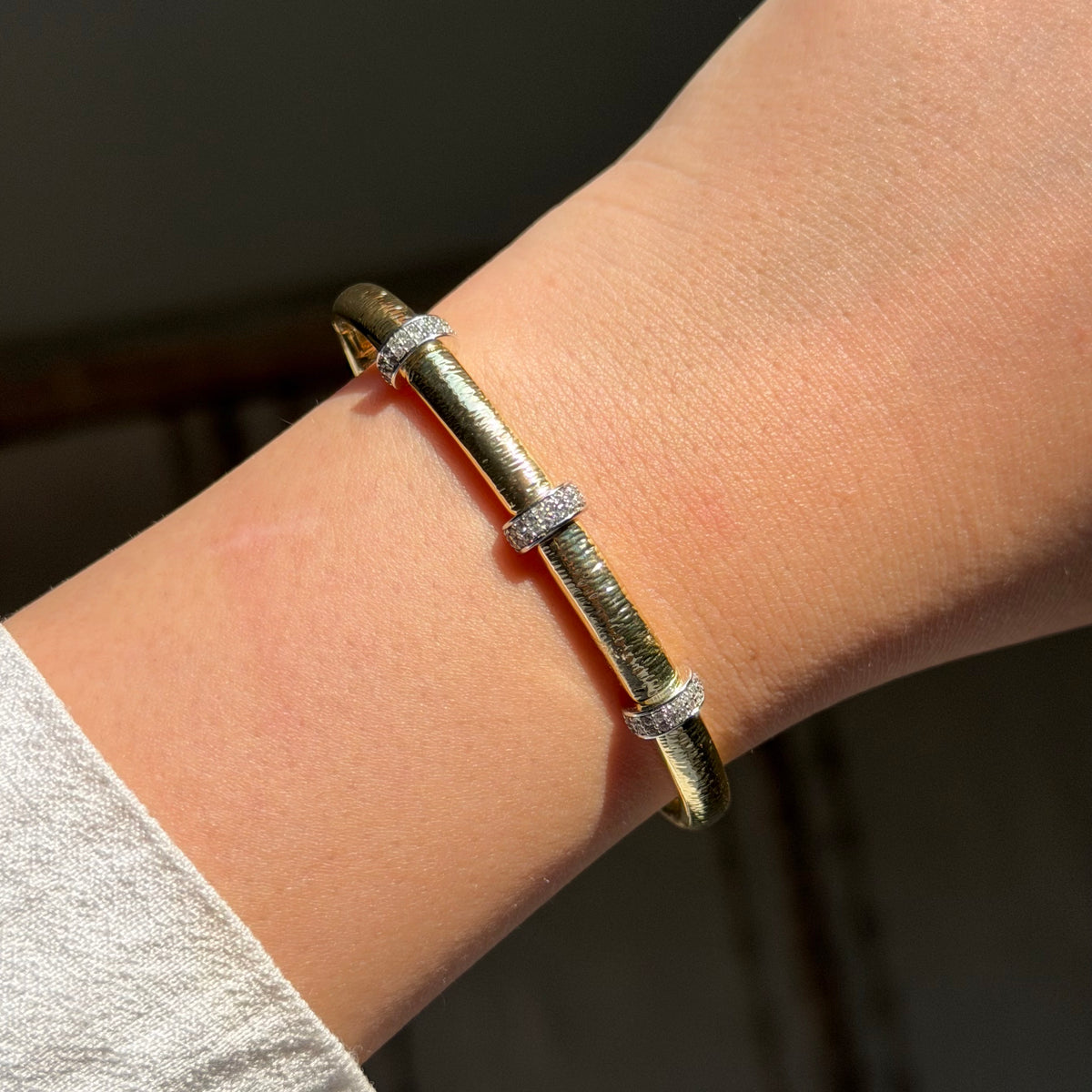 SILVER CIRCLES BANGLE