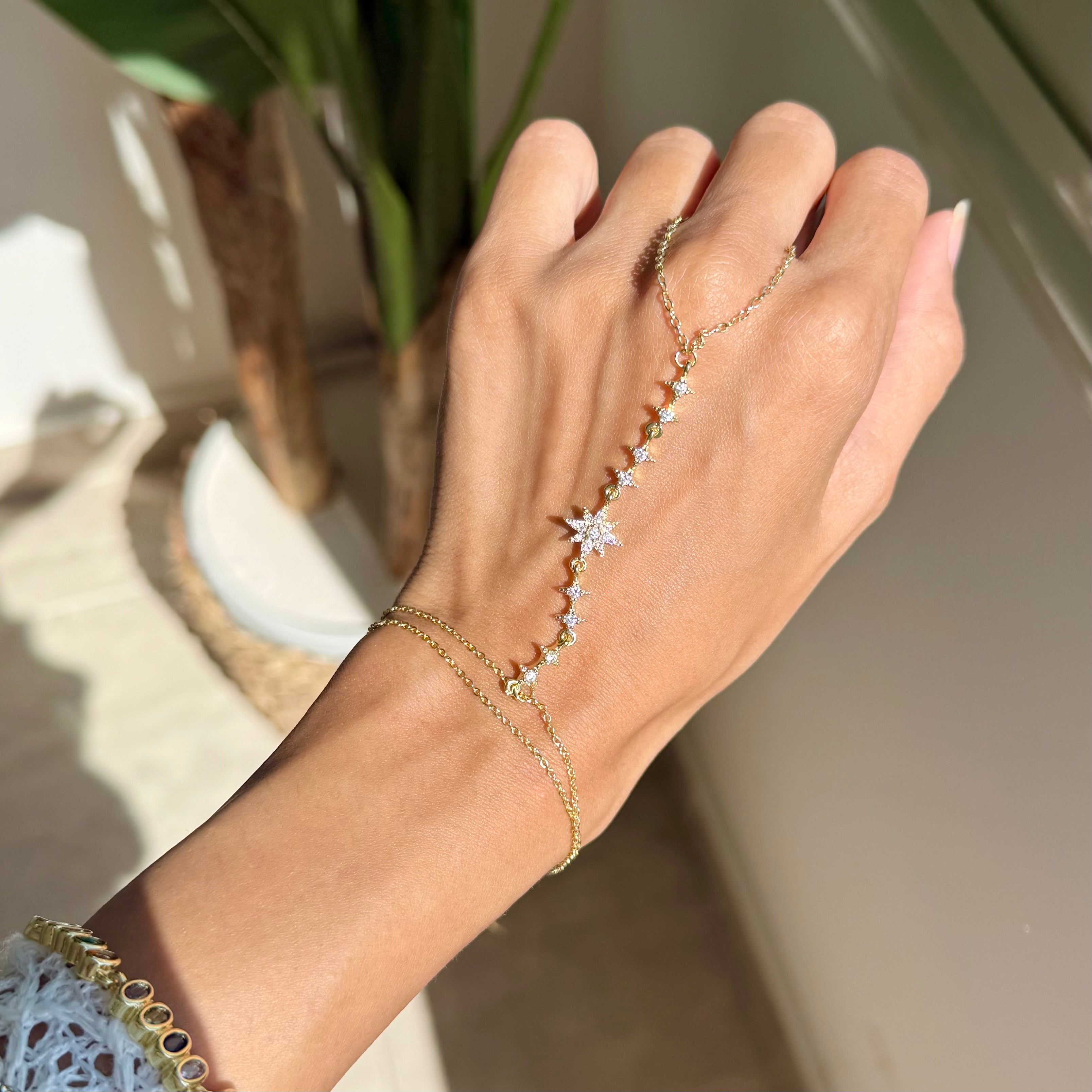 Twinkle star hand chain