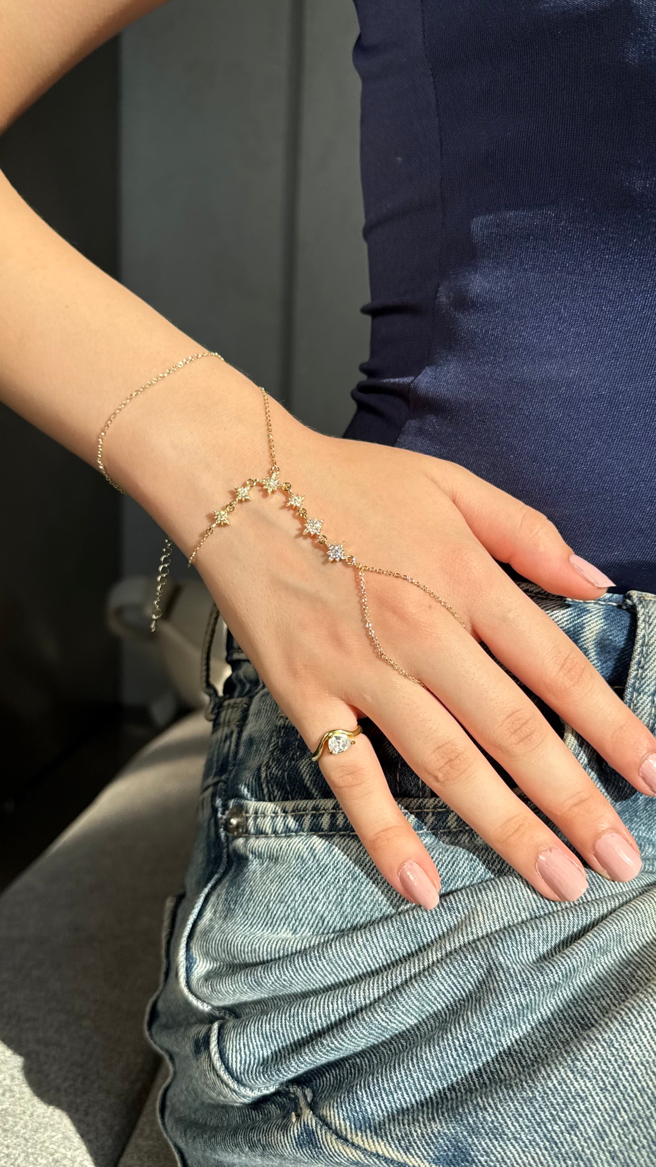 VALERIA HAND CHAIN