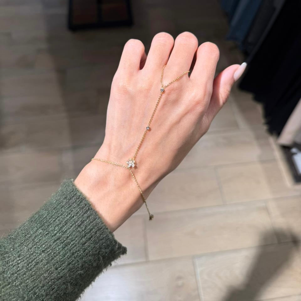 FLOWER WITH SMALL STONES HAND CHAIN