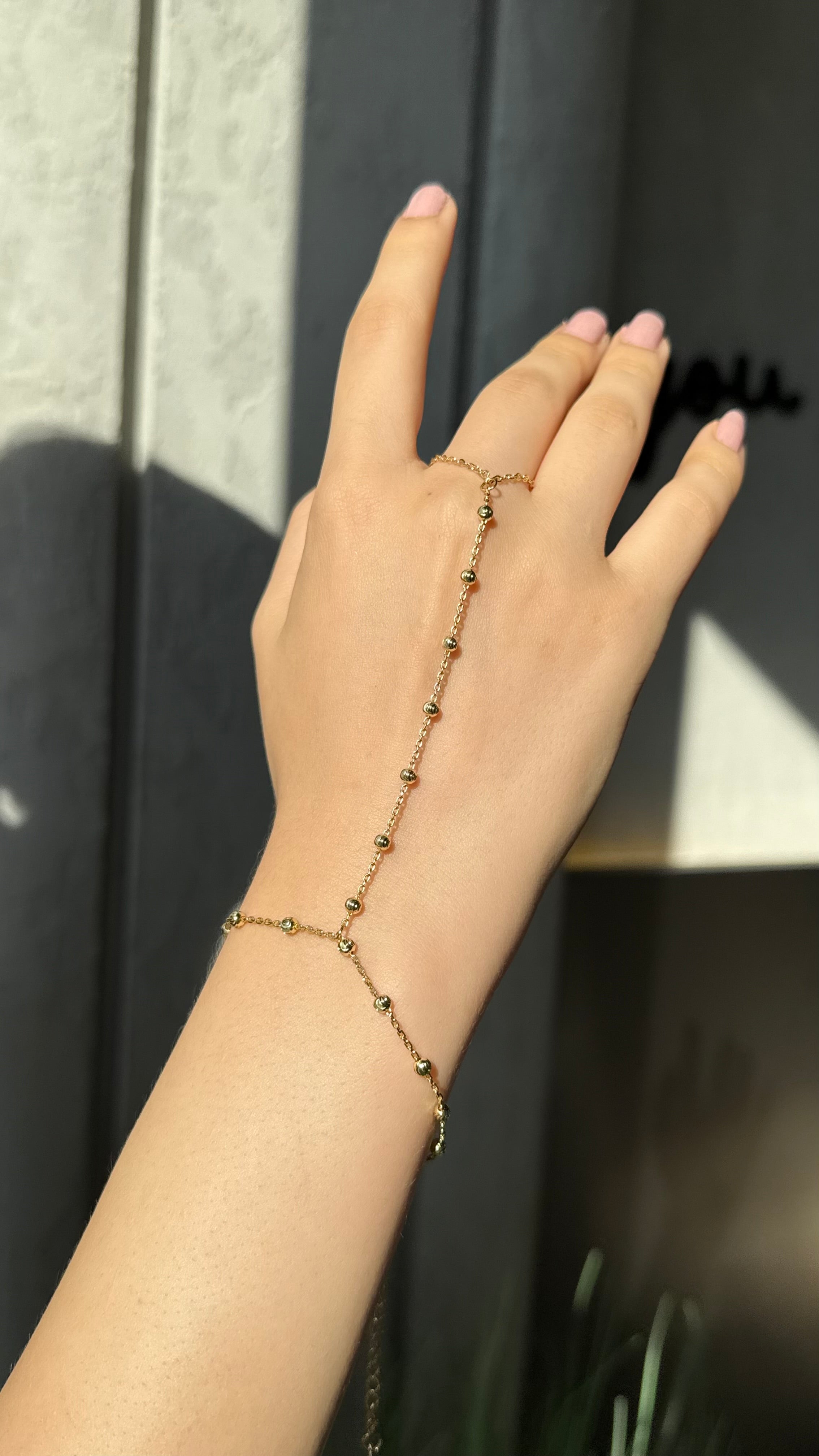 Dots hand chain