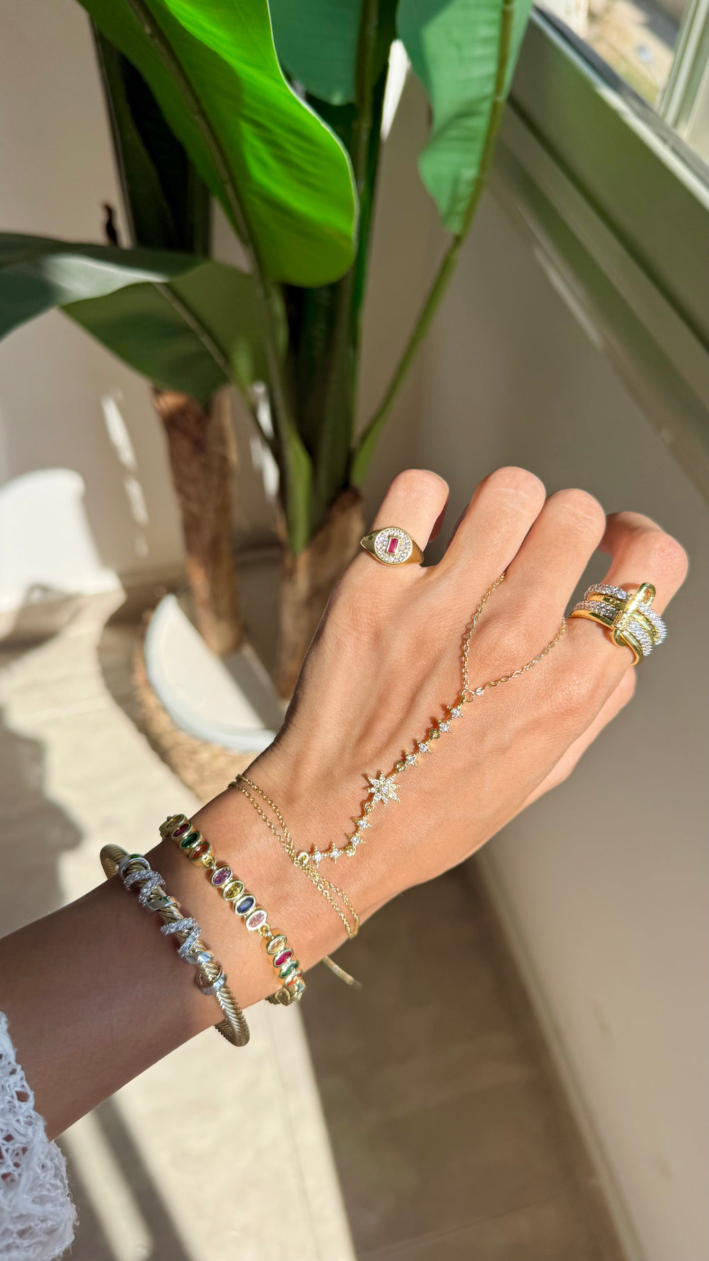 Twinkle star hand chain