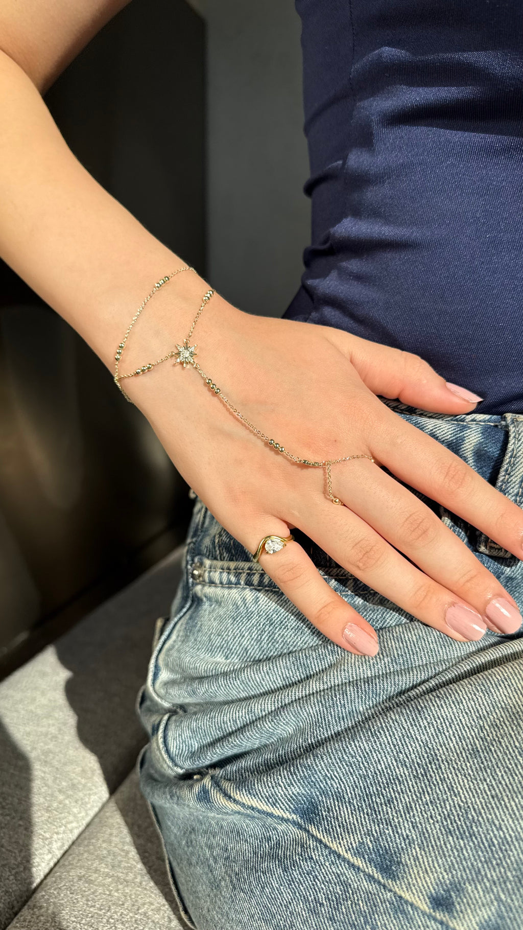 CELESTIA HAND CHAIN