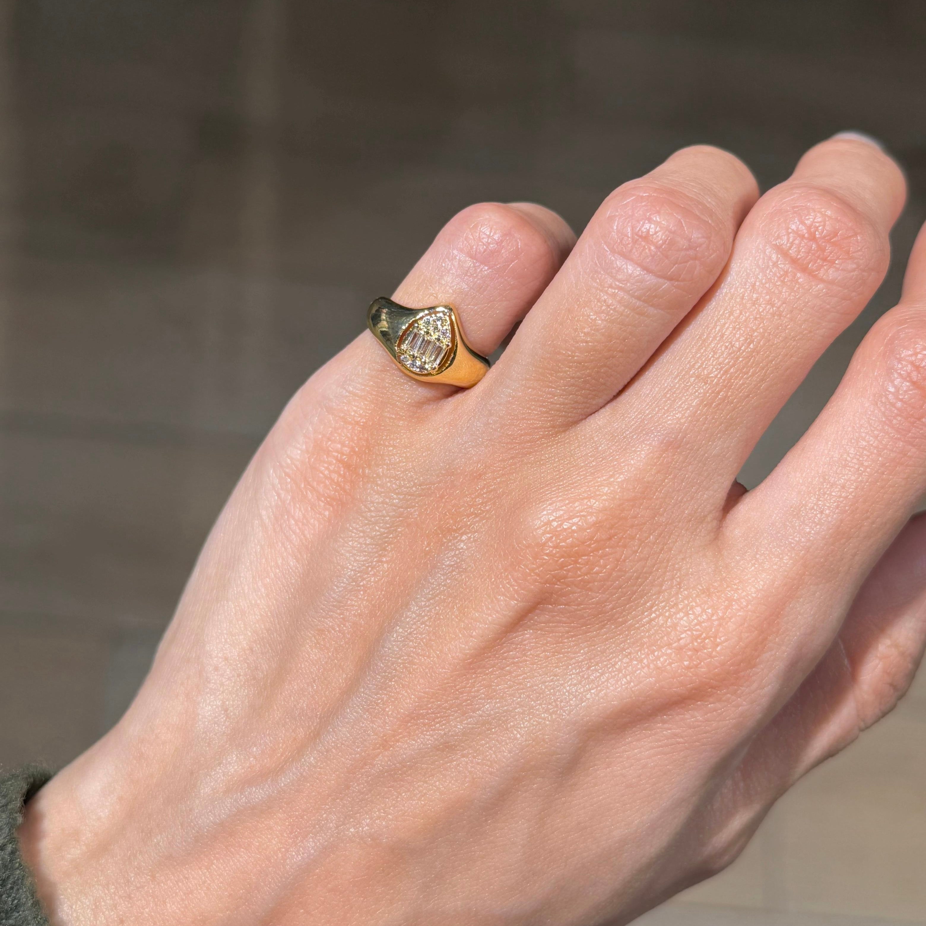 OVAL DIAMOND PINKY RING
