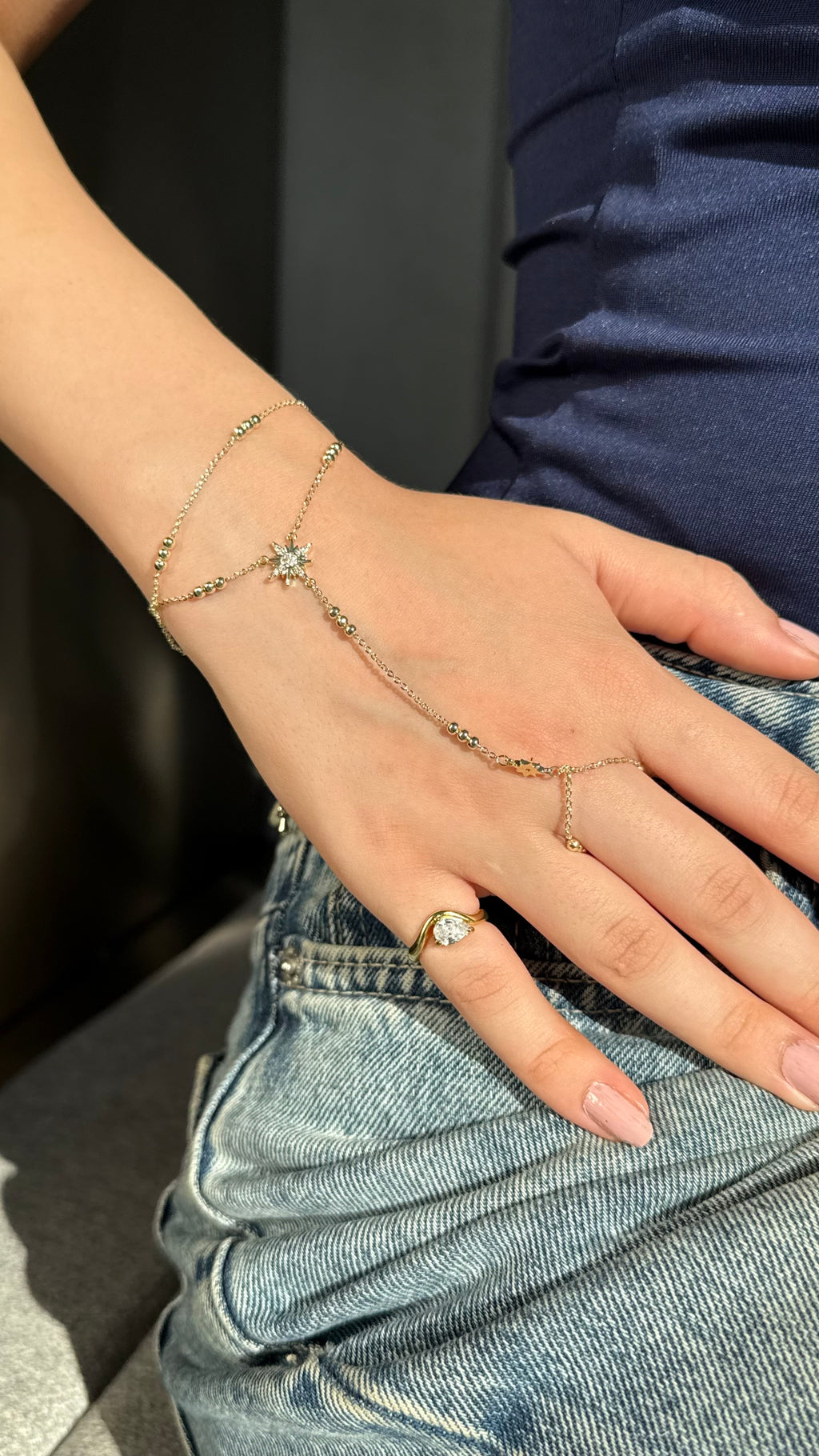 CELESTIA HAND CHAIN