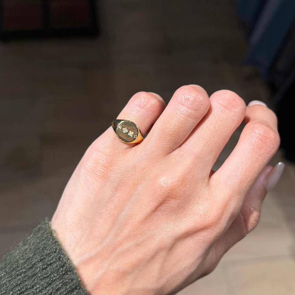 SMALL DIAMOND STONE PINKY RING
