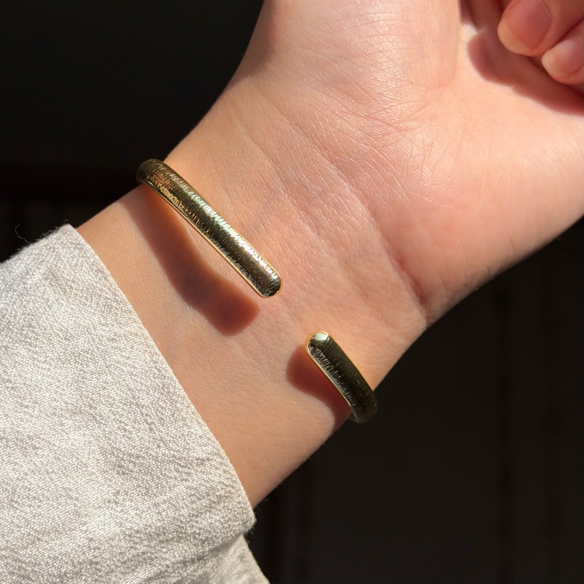 SILVER CIRCLES BANGLE