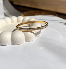 Silvery lobes bangle
