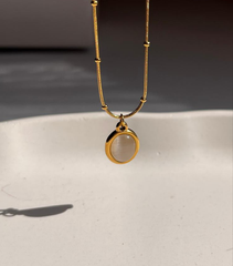 Oval stone necklace