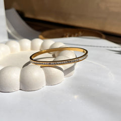 Silvery lobes bangle