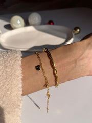 Black swan bracelet