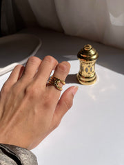 Twisted lines ring