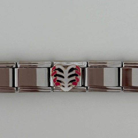 Dynamic heart charm