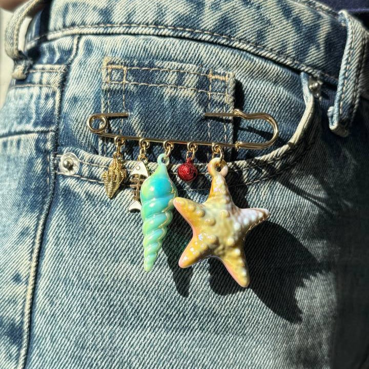 Sandy memories pin