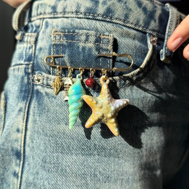 Sandy memories pin