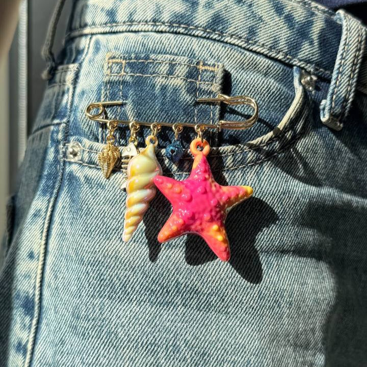 Tidal treasure pin