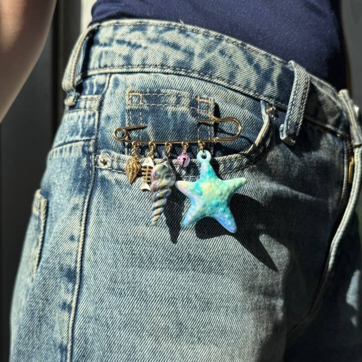 Coastal bloom pin