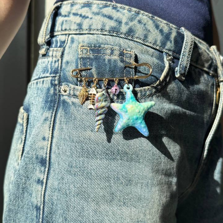 Coastal bloom pin