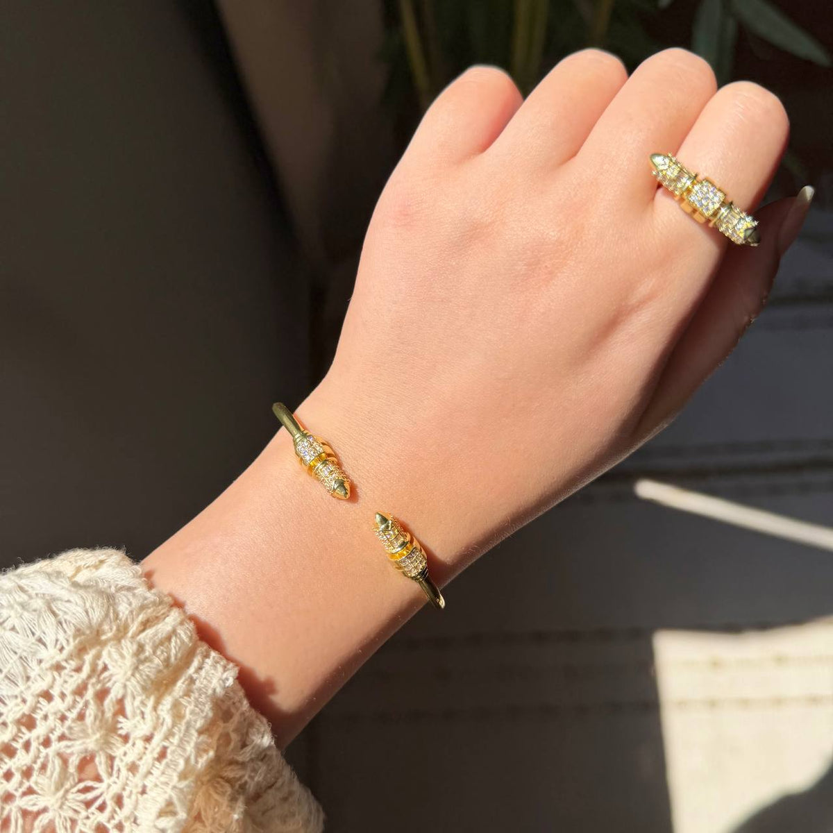 DIAMOND ARROWS BANGLE