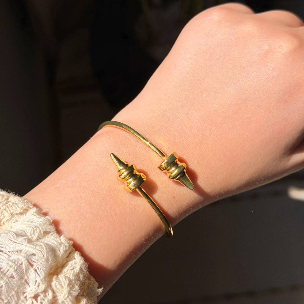 GOLD ARROWS BANGLE