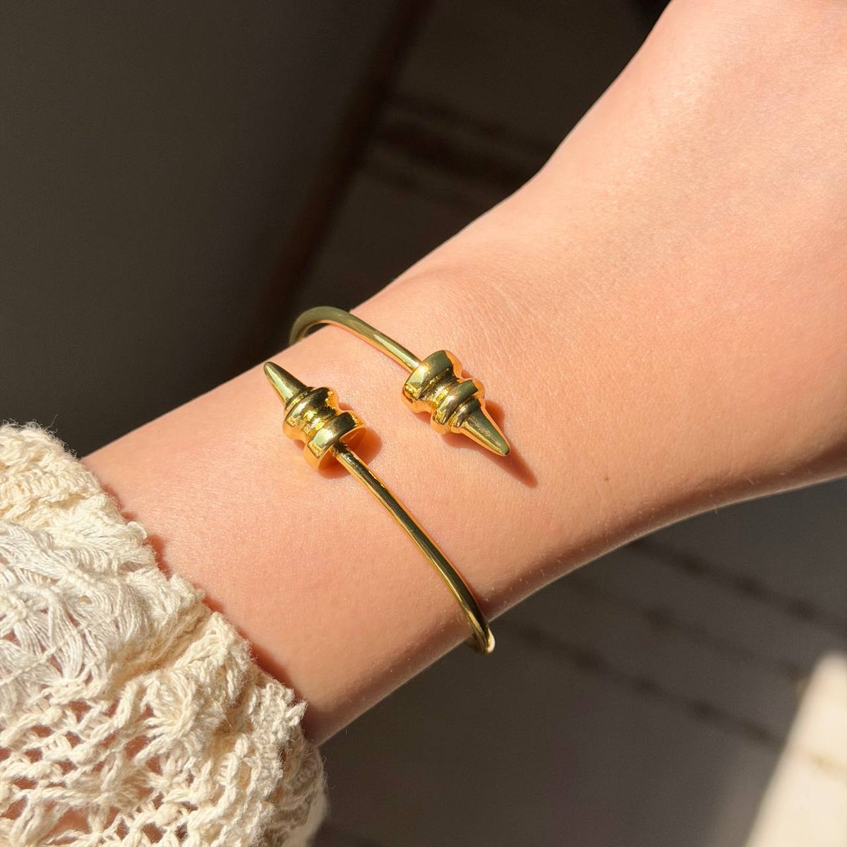GOLD ARROWS BANGLE
