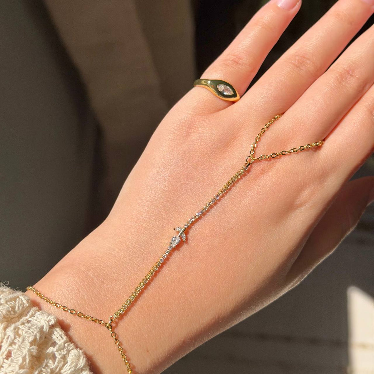 TULIP HAND CHAIN