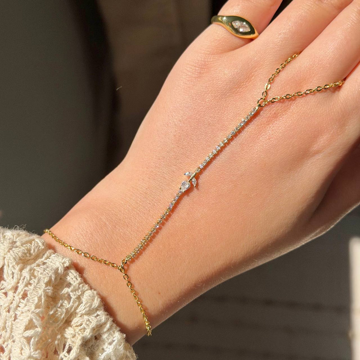 TULIP HAND CHAIN