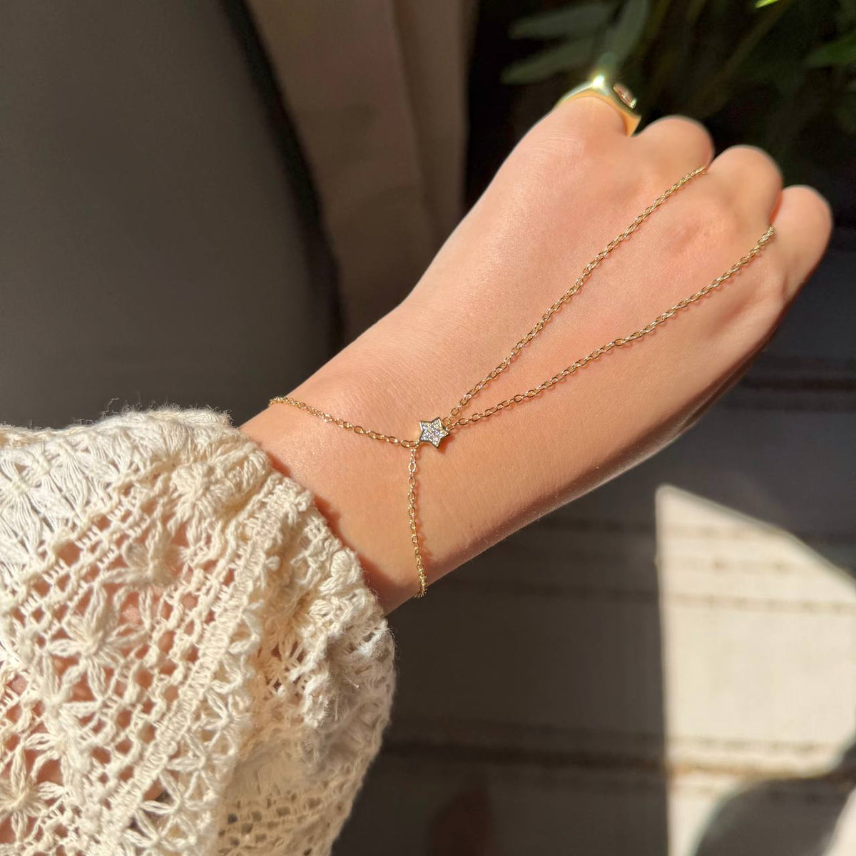 DIAMOND HAND CHAIN