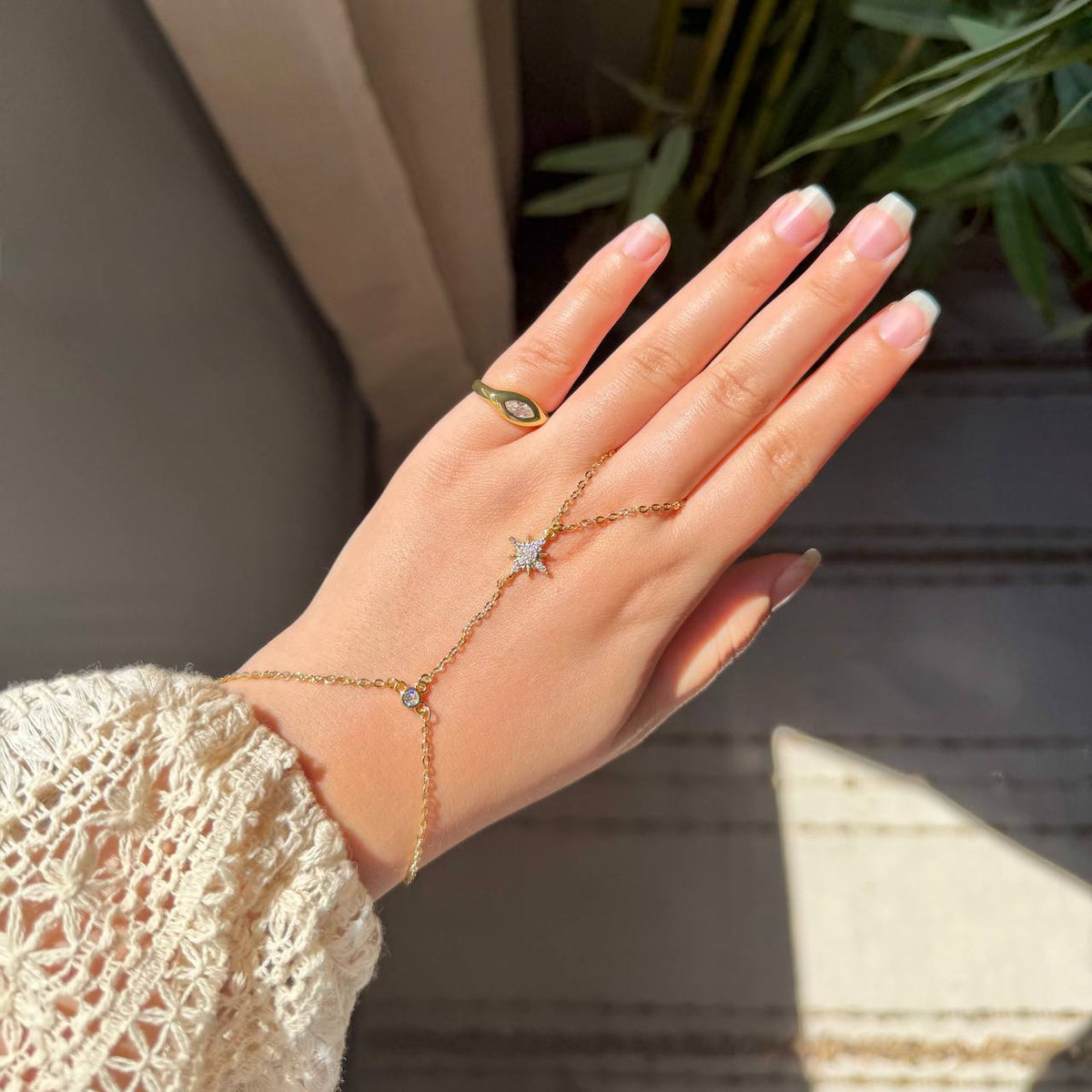 STAR LOBE HAND CHAIN