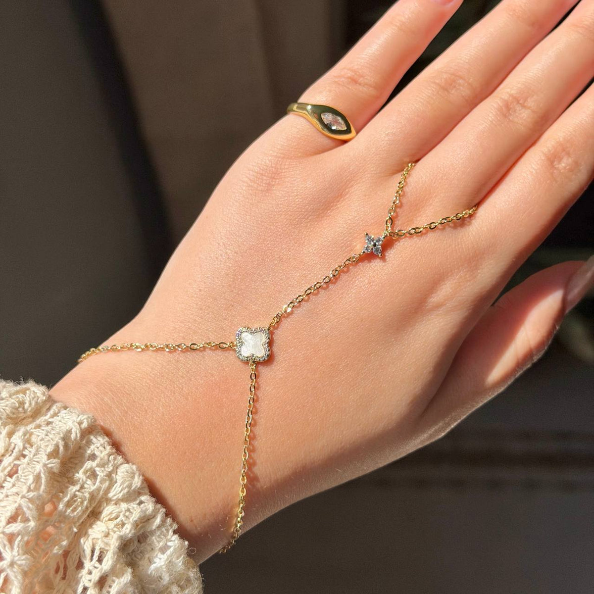 CLOVER HAND CHAIN