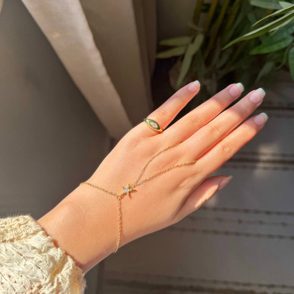 GOLD STAR HAND CHAIN