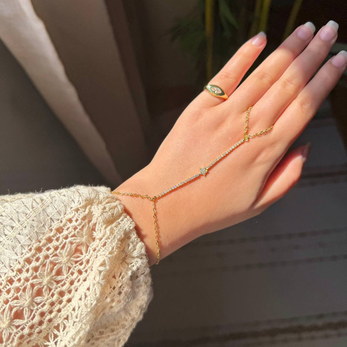 DIAMOND STAR HAND CHAIN