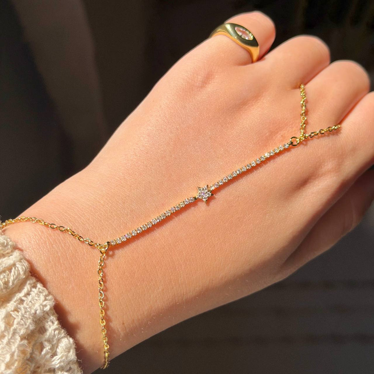 DIAMOND STAR HAND CHAIN