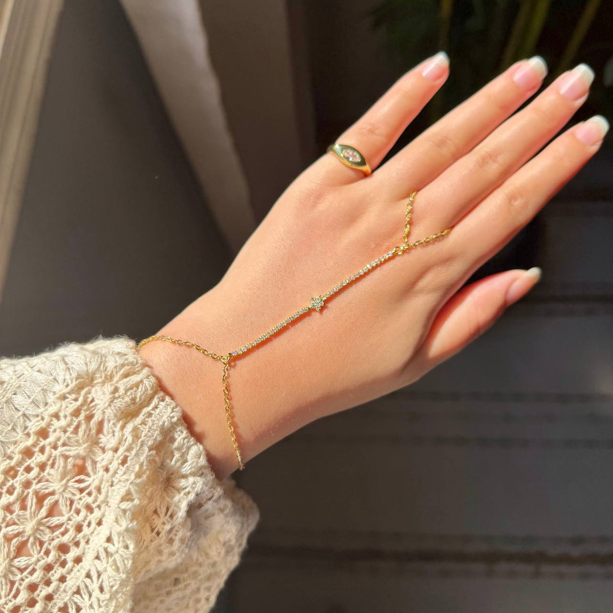 DIAMOND STAR HAND CHAIN