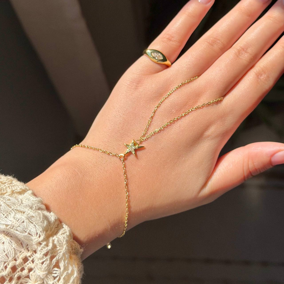 GOLD STAR HAND CHAIN