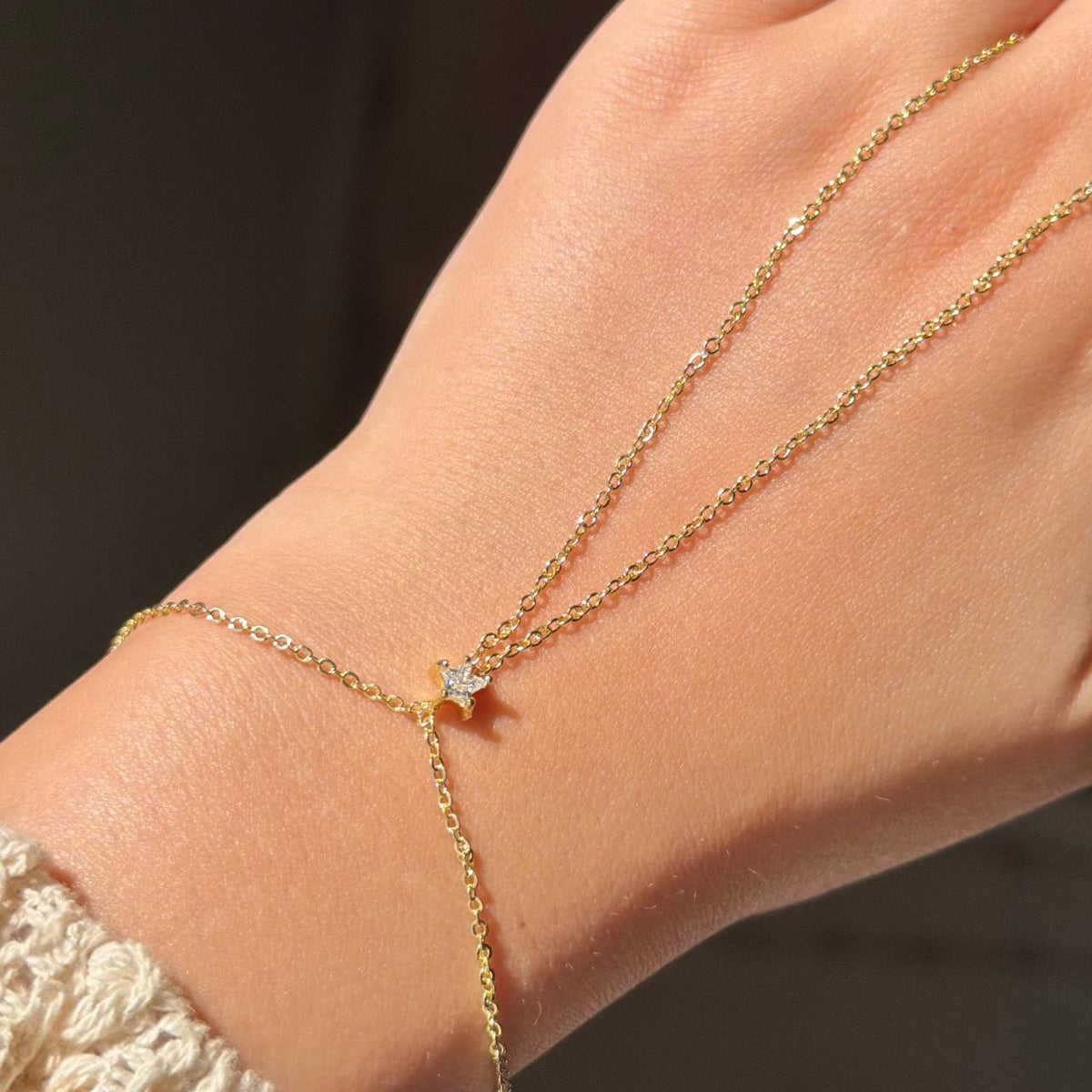 TINY STAR HAND CHAIN
