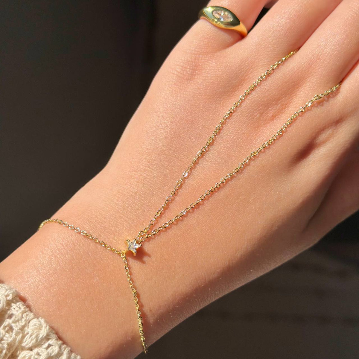 TINY STAR HAND CHAIN