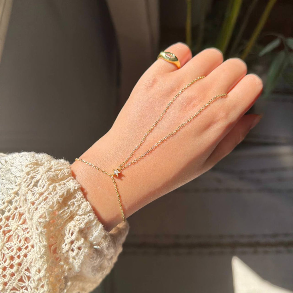 TINY STAR HAND CHAIN