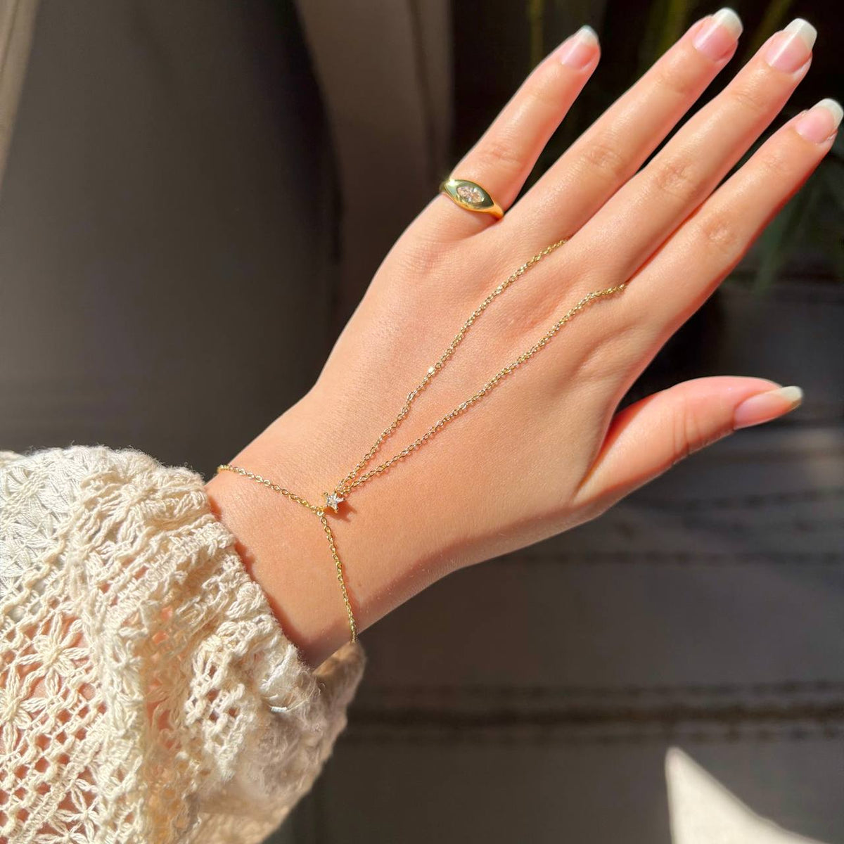 TINY STAR HAND CHAIN