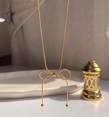 Gold bow necklace