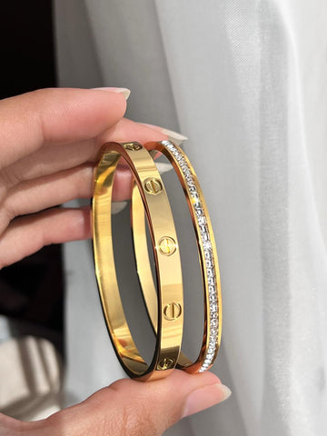 Silvery lobes bangle