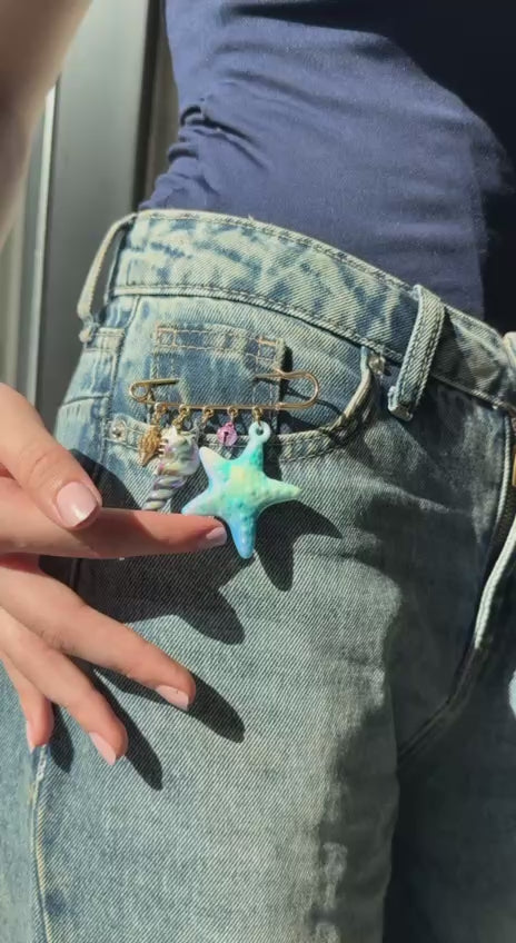 Coastal bloom pin