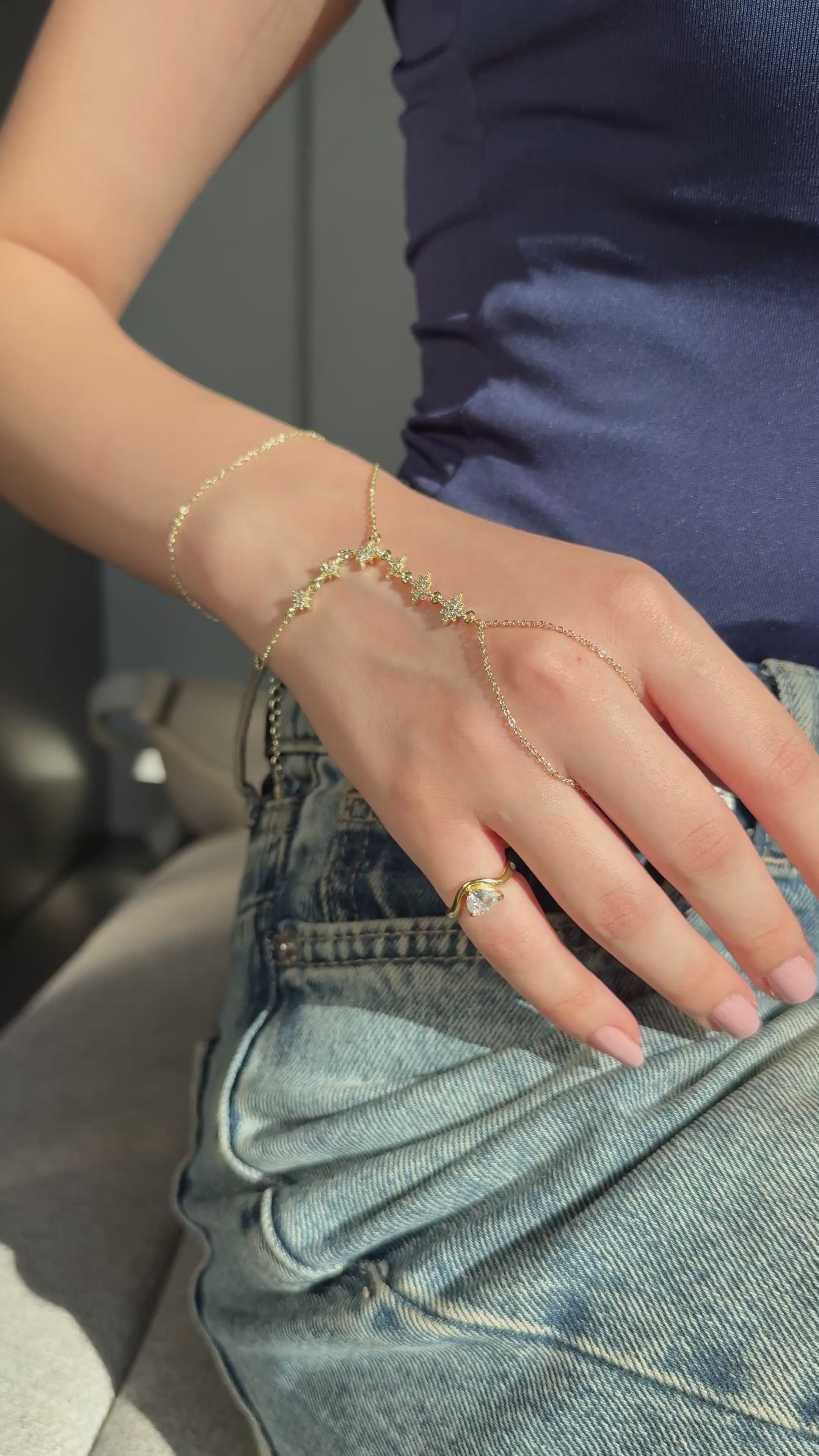 VALERIA HAND CHAIN