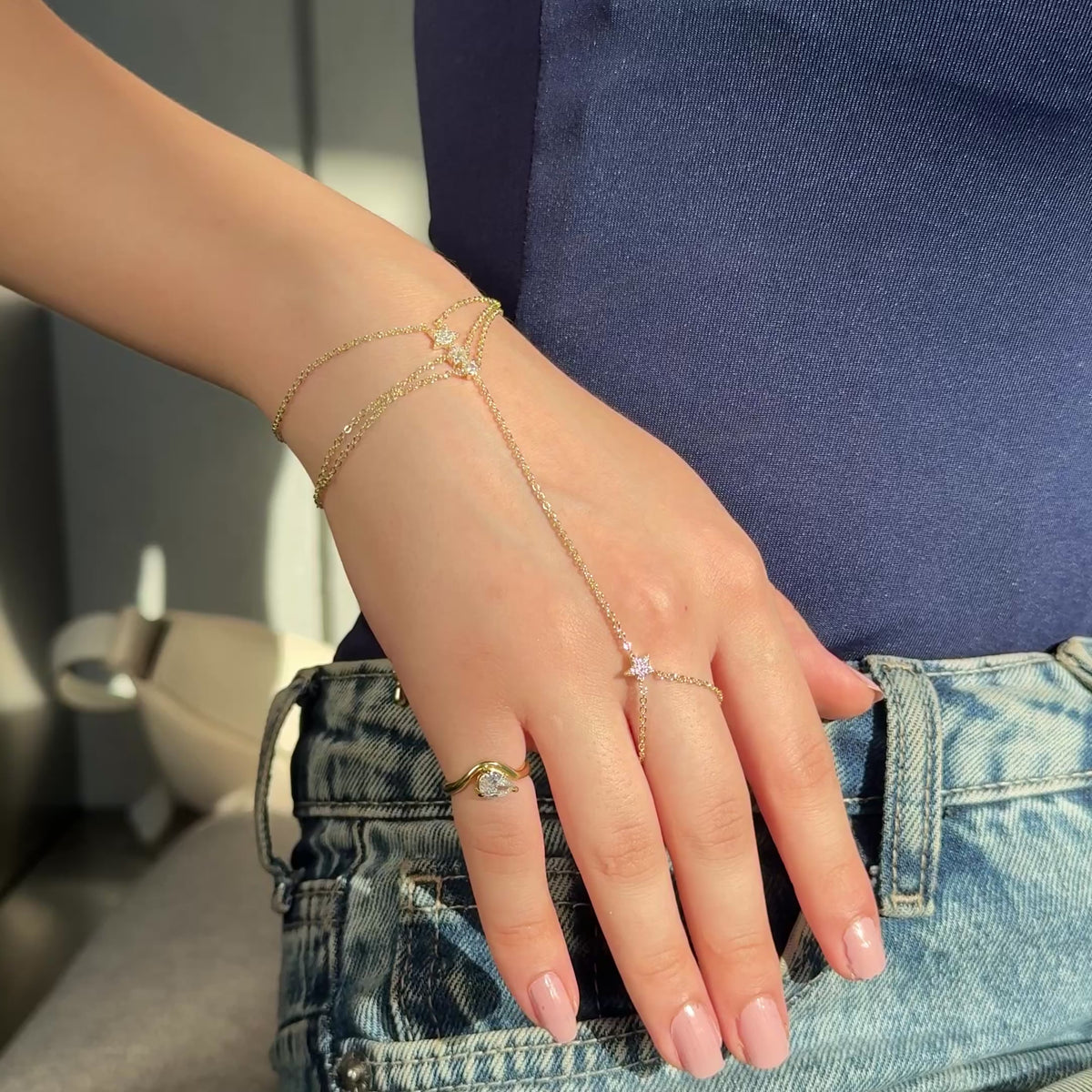 ODETTE HAND CHAIN