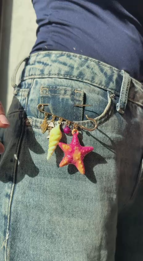 Tidal treasure pin
