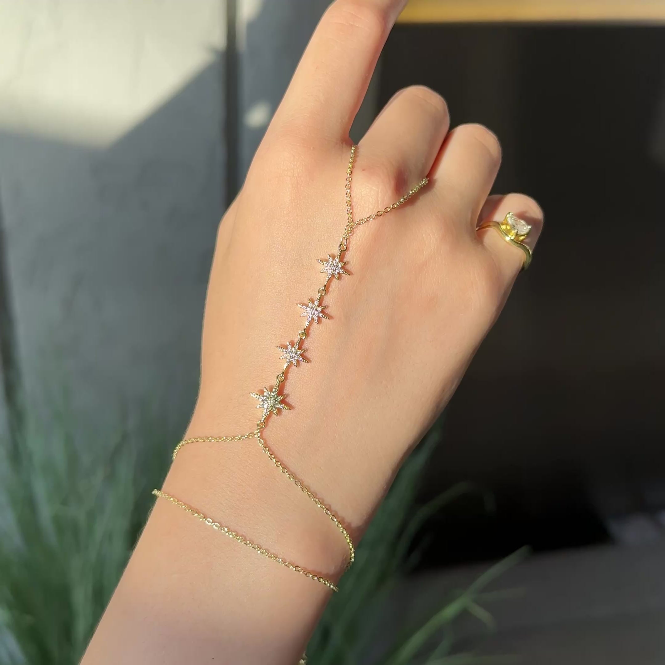 Twinkle hand chain