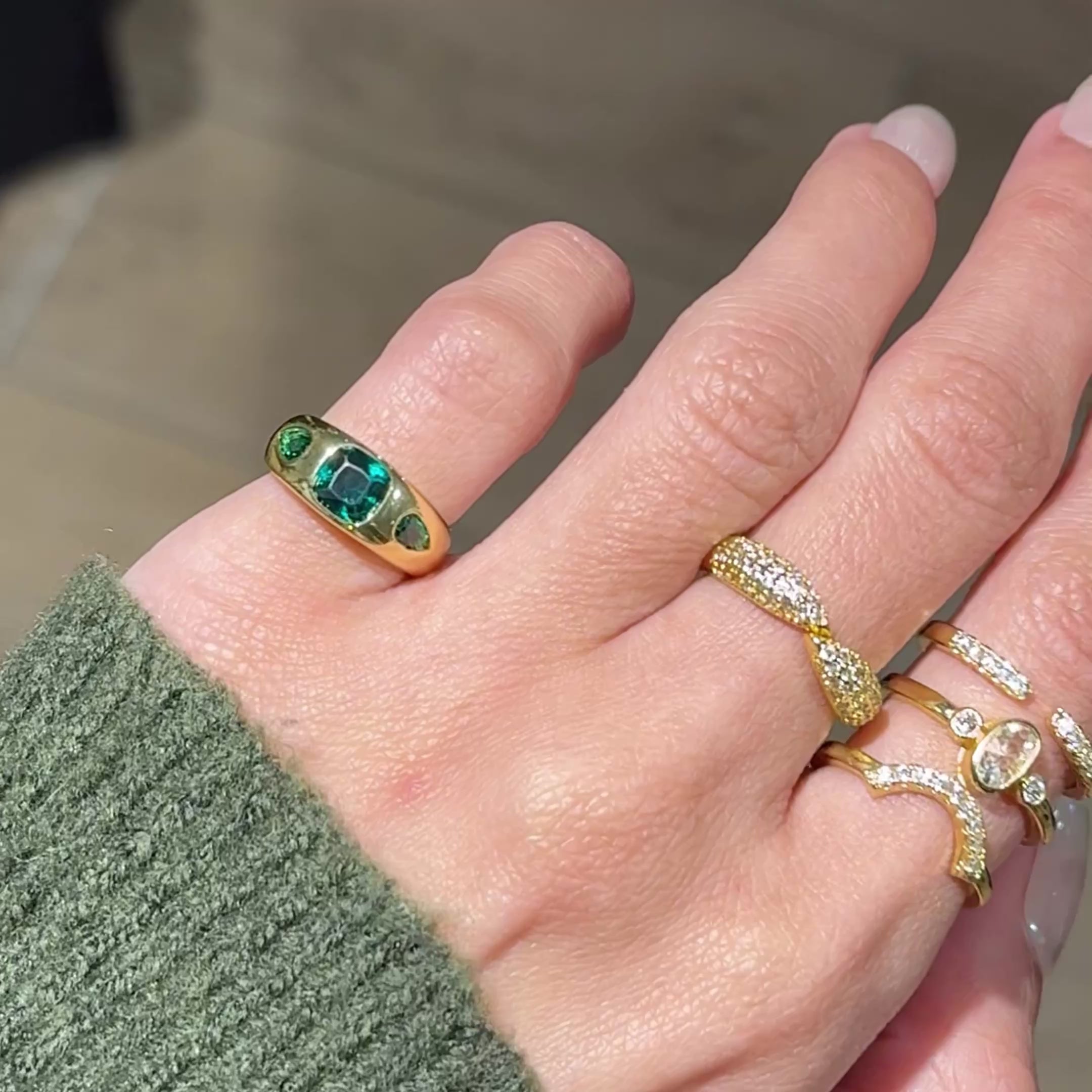 GREEN STONES PINKY RING